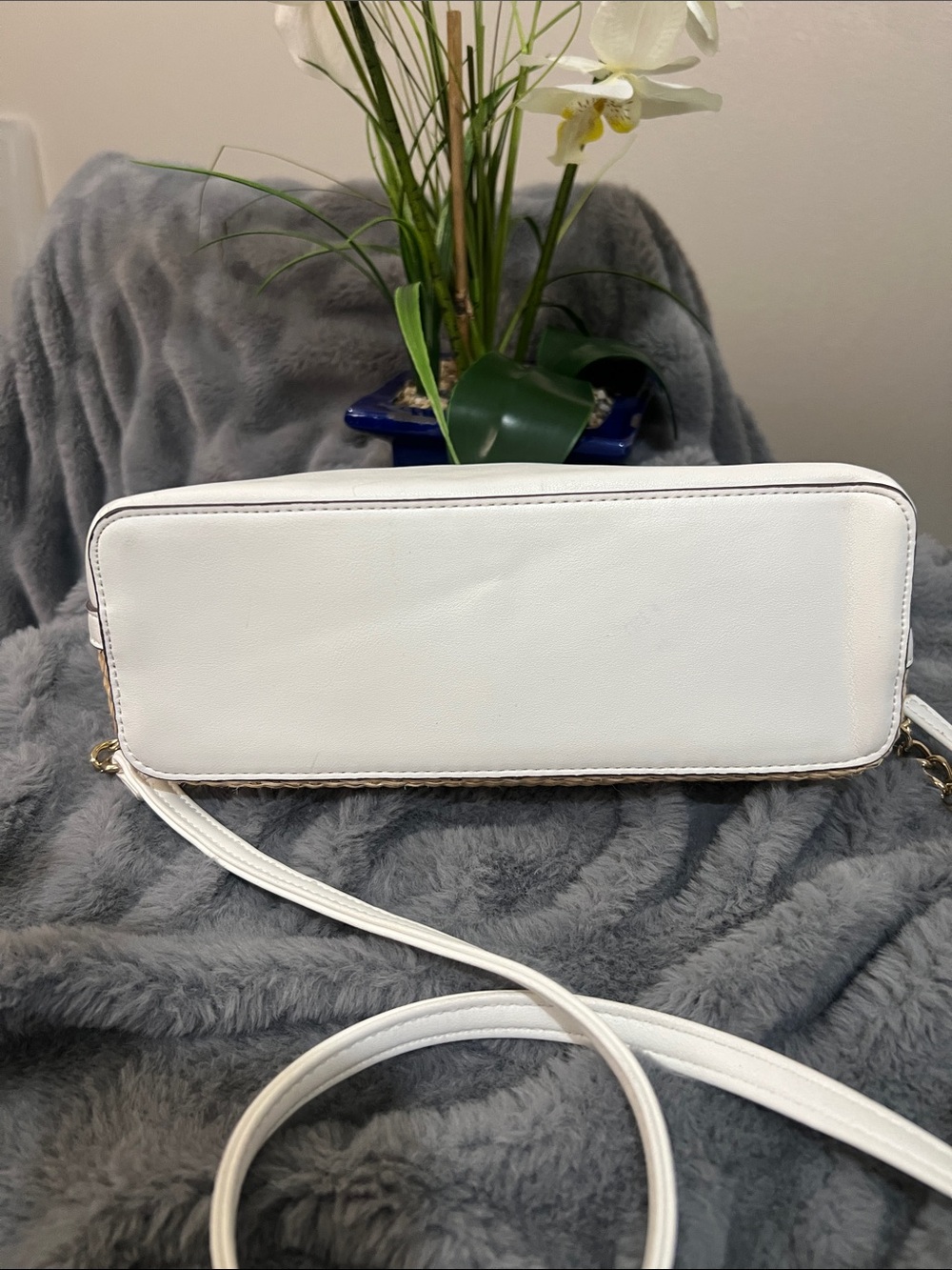 Nanette Lepore White Crossbody GUC retail $129 - Picture 7 of 7